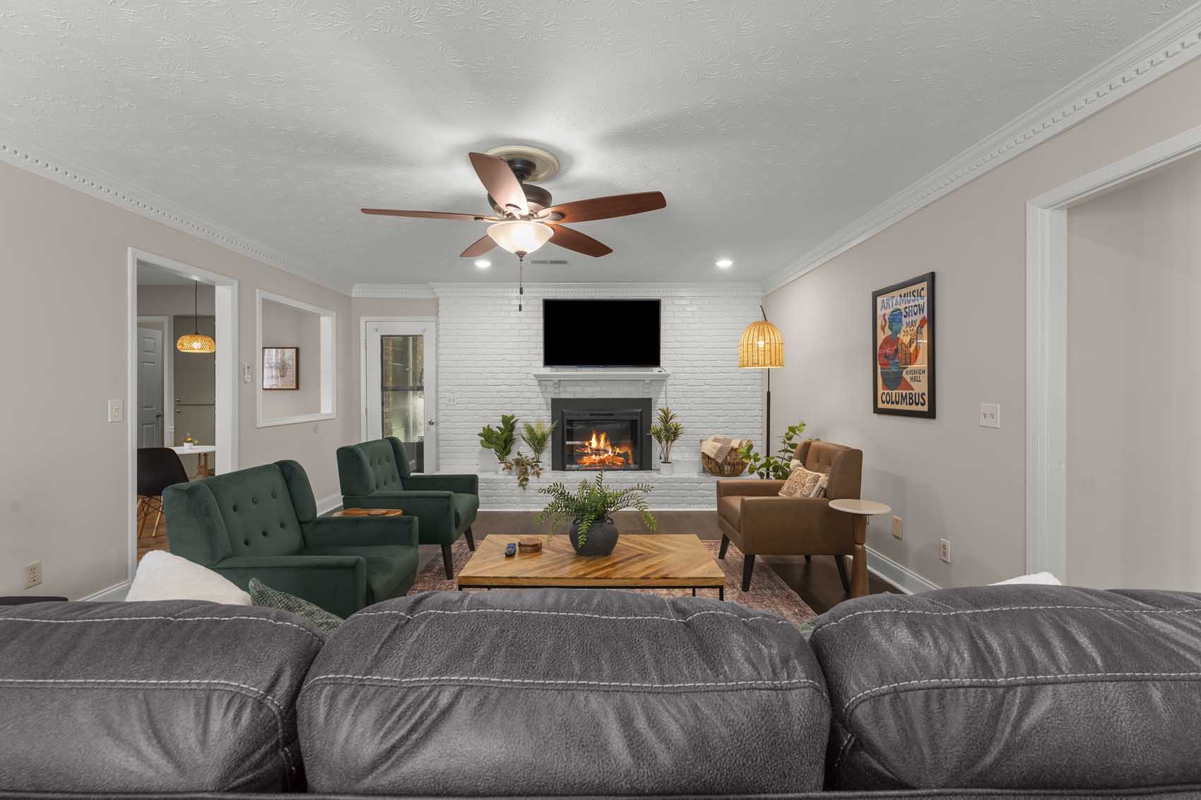 04-6736 Charter Oaks Cir, 04