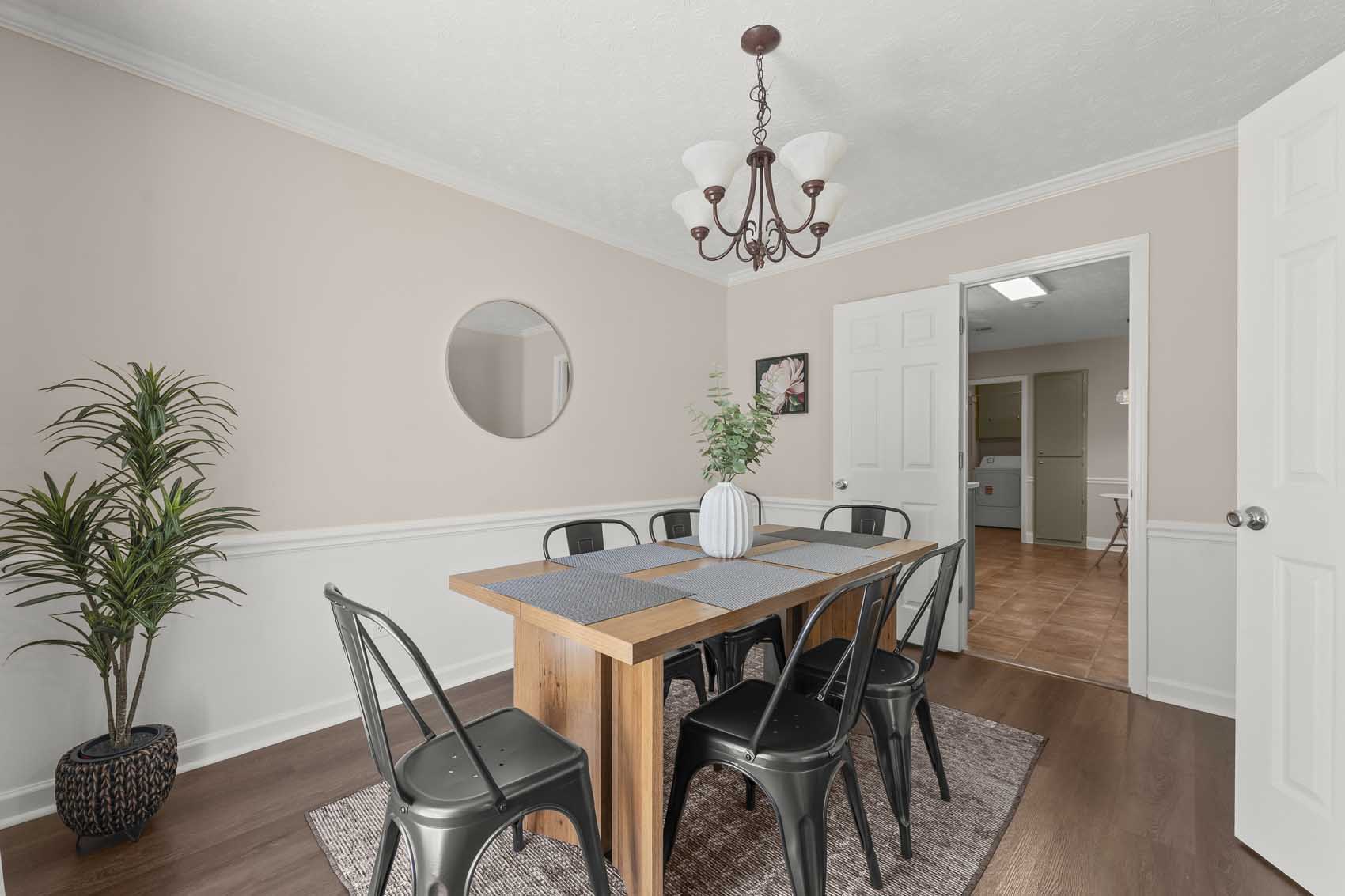 28-6736 Charter Oaks Cir, 28
